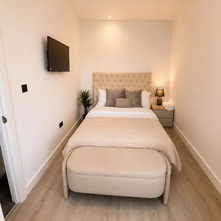 Apartamento 4-bed Near Itihad & Co-op Live
