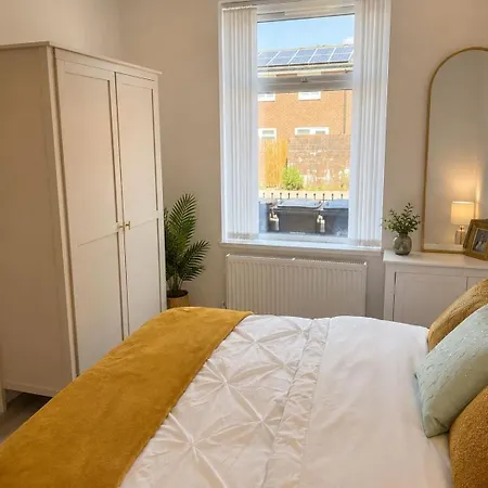 4-bed Near Itihad & Co-op Live *