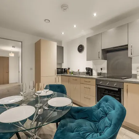 Spacious 2br • Pool Table • Workspace • Balcony Apartamento Mánchester