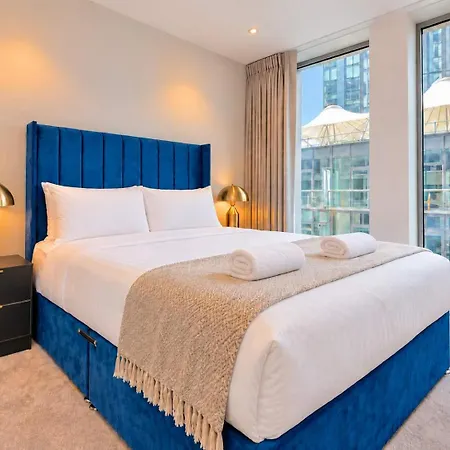 Luxury 2br - 2 Bath - Gym - Centre - Sleeps 4 Apartment