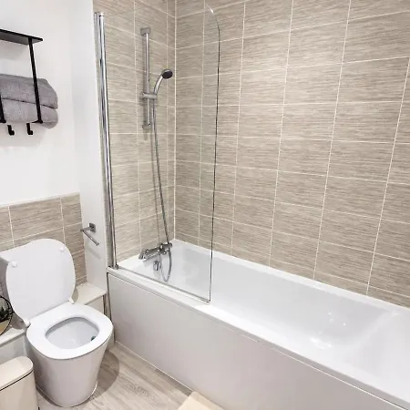 2br Salford Haven With Balcony In Greater Mánchester