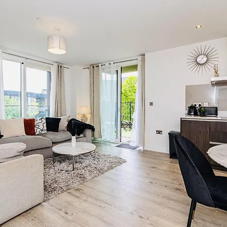 Spacious 2-bed Canal-side Sleeps 4 Apartamento *