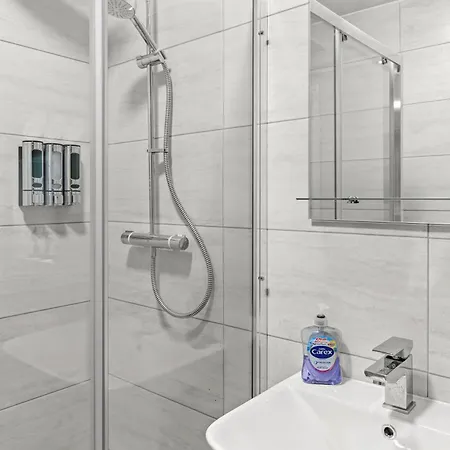 Modern 2-bed Flat With Free Parking - Near Uni & Hospital Apartamento *