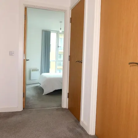 Lovely One Bedroom Apartment, Balcony & Sleep Four *