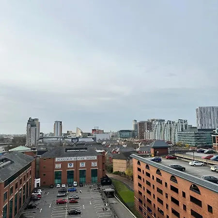 Apartamento Vibrant Flat In Salford Quays Near Old Trafford Mánchester