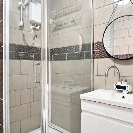 Apartment Self-contained Near Old Trafford,
