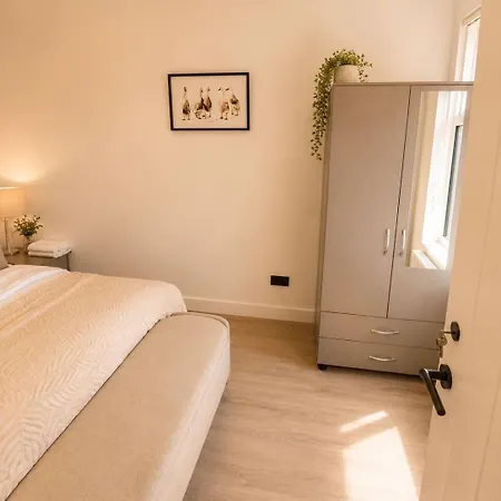 4-bed Near Itihad & Co-op Live Apartamento *