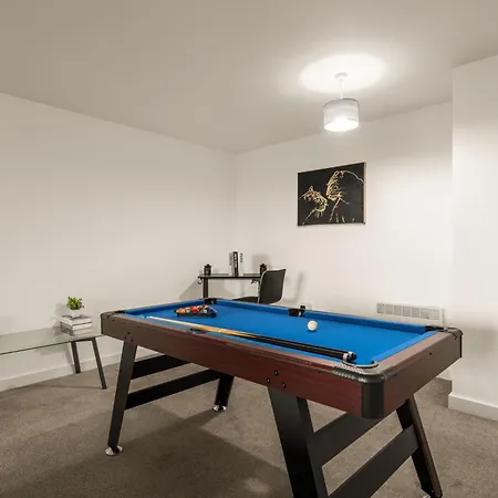 Apartamento Spacious 2br • Pool Table • Workspace • Balcony Mánchester