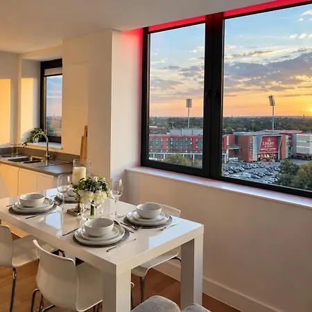 Apartment New! Floor - Old Trafford Views & Parking