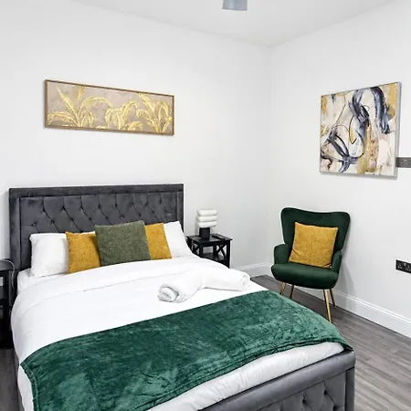 Spacious 4 Bedroom House Close To Centre Apartamento *