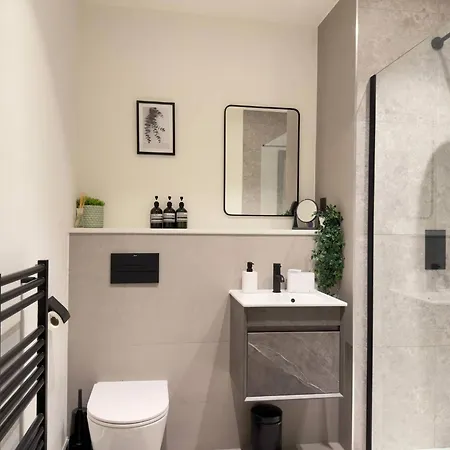 Modern 1br - Exposed Brick - Gym - Monthly Manchester