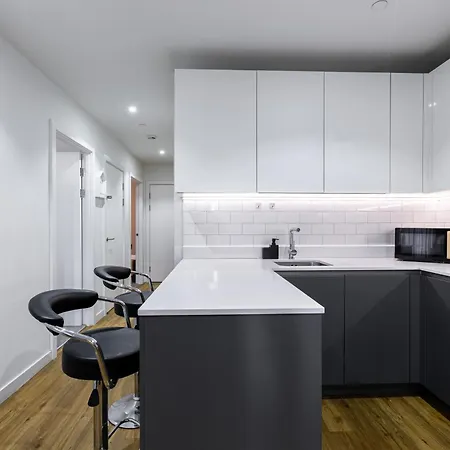 Boutique 2-bed Retreat - Ao Arena & Victoria Stn