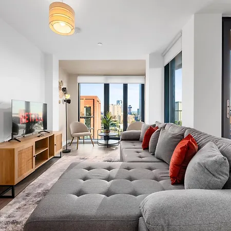 Apartamento Stylish 2 Bed W/ Balcony & Gym | Sleeps 6 *