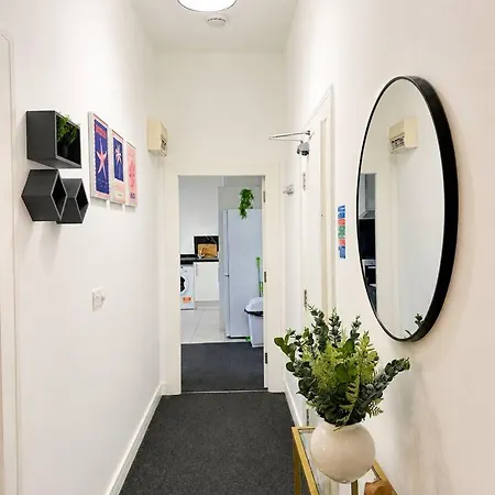 Luxury 2br • Free Parking • Access Mánchester