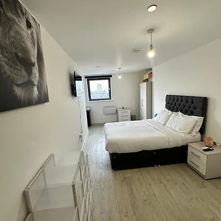 Vibrant Flat In Salford Quays Near Old Trafford * Mánchester