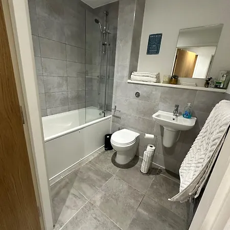 Vibrant Flat In Salford Quays Near Old Trafford Mánchester