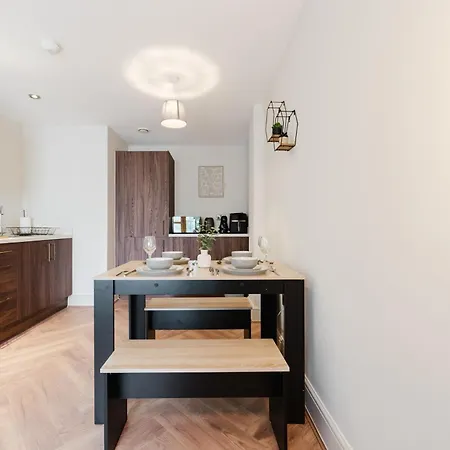 Modern 1br Piccadilly - Terrace Views - Sleeps 4 Apartamento