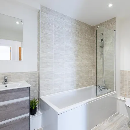 Modern 1-bed Sleeps 4 Free Parking * Mánchester