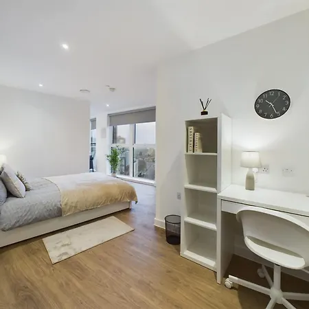Perfect For Working Away W Super Fast Wi-fi Mánchester