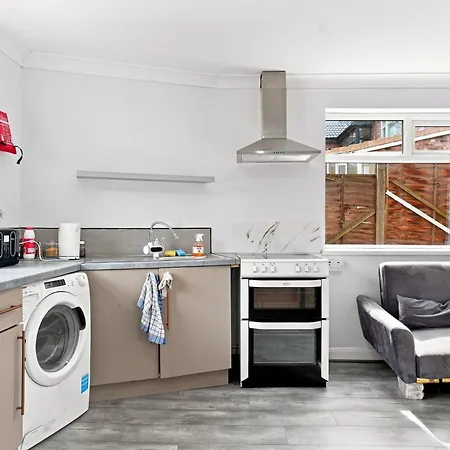 Self-contained Near Old Trafford, Apartment