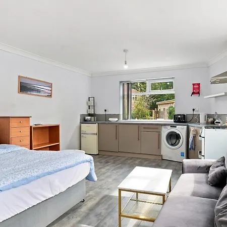 Apartment Self-contained Near Old Trafford, Manchester