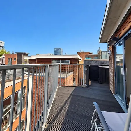 Floor Flat With Large Balcony In Center - Pass The Keys