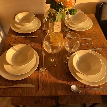 Close To Centre, Parking, Ao Arena, Victoria Station *
