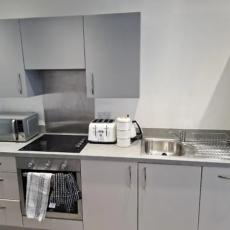 Lovely One Bedroom Apartment, Balcony & Sleep Four