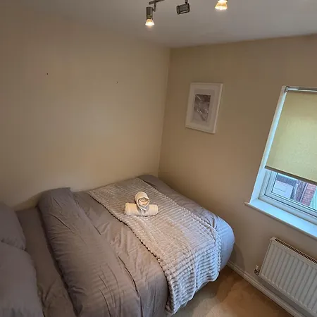 North 2-bed Sleeps 4 With Parking *