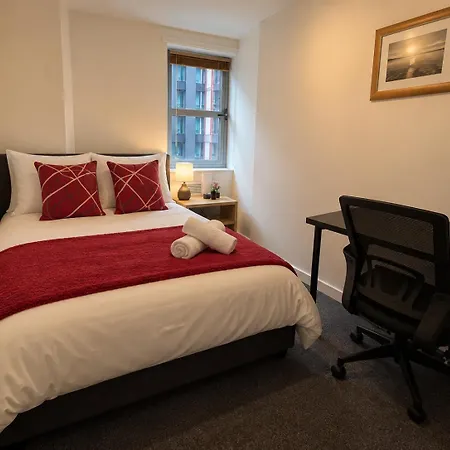 7 Night Deal, Luxury 2br Apartment, Deansgate, Oxford Road Station, Centre, Business Stays, Fast Wifi, 65