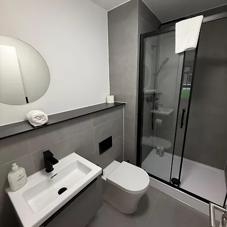 Deluxe 2 Bedroom With Large Roof Terrace Apartment