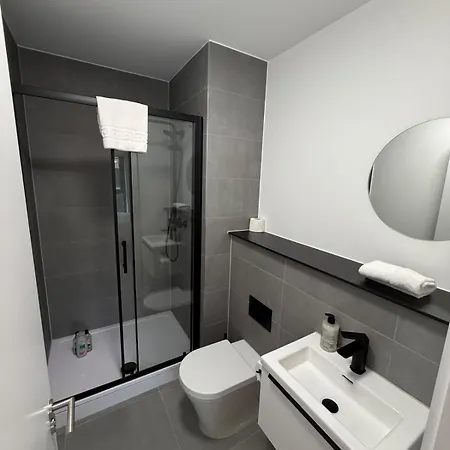 Standard Two Bedroom Near Mediacity Manchester