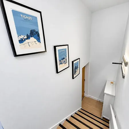 Floor Flat With Large Balcony In Center - Pass The Keys