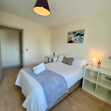 Modern Lux 2 Bedroom Flat Centre
