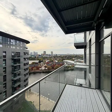 Deluxe Premium 2bed With Waterside View Apartment