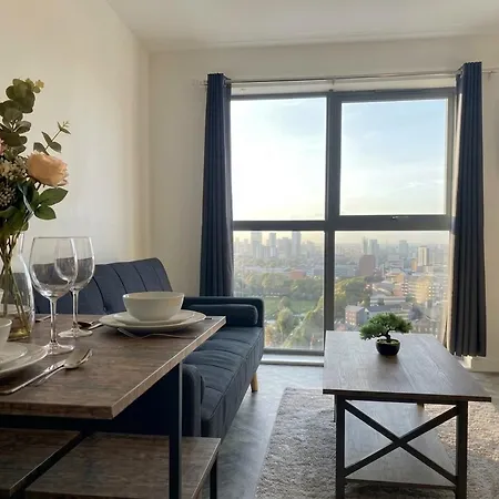 Apartment Close To Centre, Parking, Ao Arena, Victoria Station *