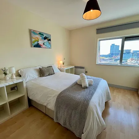 Modern Lux 2 Bedroom Flat Centre *