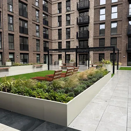 Deluxe 2 Bedroom With Large Roof Terrace Apartment