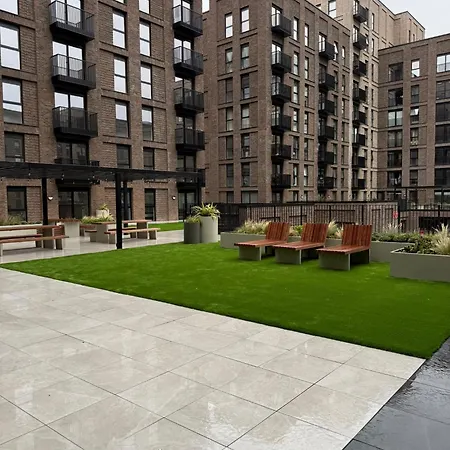 Apartment Deluxe 2 Bedroom With Large Roof Terrace