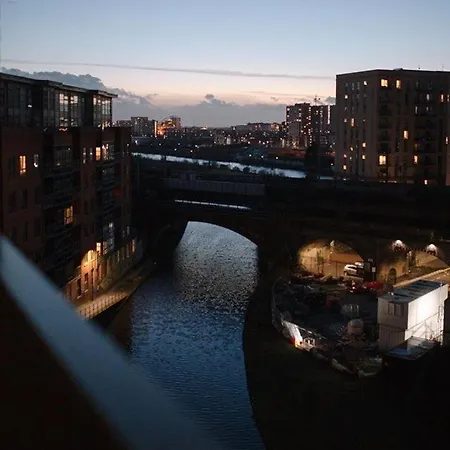 Stylish 1 Bedroom Canalside - Castlefield - Walk To Deansgate & - Ideal For Business & Couples * Mánchester