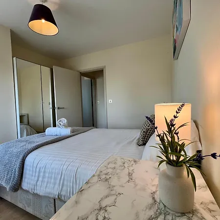 Modern Lux 2 Bedroom Flat Centre *