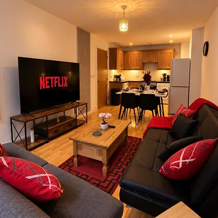 30 Day Deal, Elegant 2br Centre Apartment, Oxford Road, Student, Corporate & Student Stays, Dedicated Workspace, Fast Wifi, Coffee Machine, Huge 65