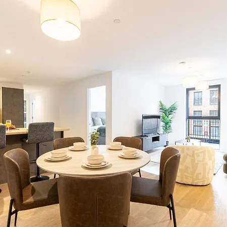 Spacious Berkeley Square - 3br & 2ba * Mánchester