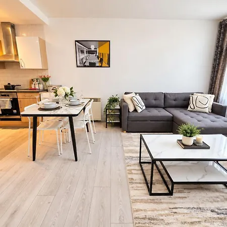 Salford Heights - 1 Bed, Sleep 4 Apartamento Mánchester