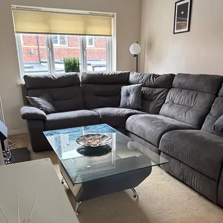 North 2-bed Sleeps 4 With Parking Apartamento *