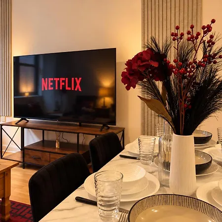 7 Night Deal, Luxury 2br Apartment, Deansgate, Oxford Road Station, Centre, Business Stays, Fast Wifi, 65