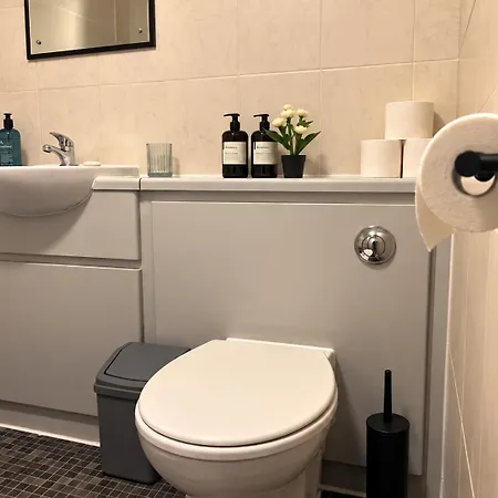 30 Day Deal, Elegant 2br Centre Apartment, Oxford Road, Student, Corporate & Student Stays, Dedicated Workspace, Fast Wifi, Coffee Machine, Huge 65