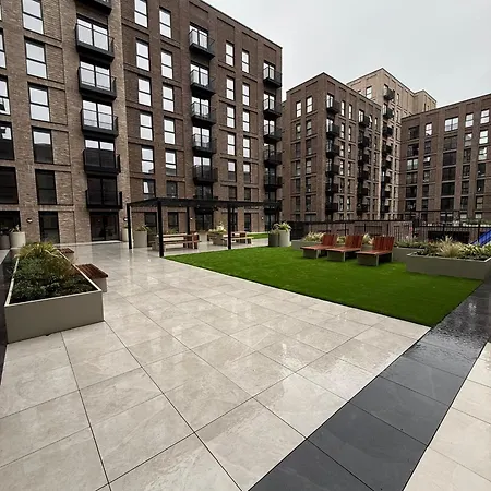 Deluxe 2 Bedroom With Large Roof Terrace *