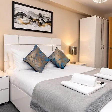 Modern 2-bed With Parking-old Trafford,