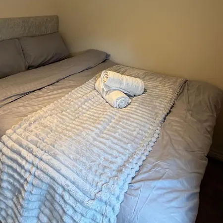North 2-bed Sleeps 4 With Parking Mánchester